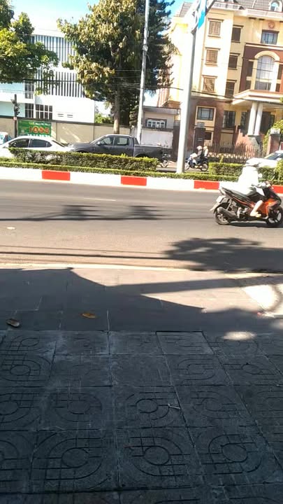 Nhà phố kinh doanh mặt tiền Đường Đồng Tiến, Pleiku, 157m² - Giá hạ chỉ còn 5.6 tỷ!