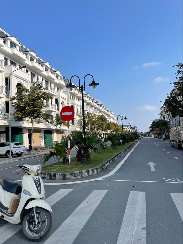 Nhà 5 tầng mặt đường Đôi Danh Vọng, Vũ Phúc 85m² giá 6 tỷ - Thiết kế tân cổ điển đẳng cấp!