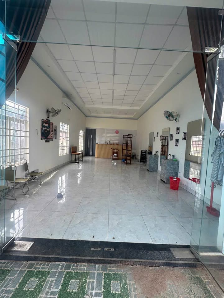 Nhà mặt tiền Y Wang, Buôn Ma Thuột 240m² giá 4.2 tỷ - Cơ hội đầu tư tuyệt vời!