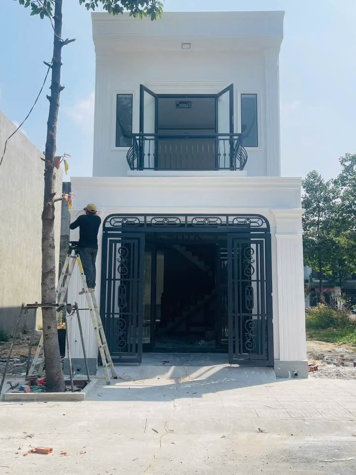 Nhà 1 trệt 1 lầu KDC Uyên Hưng, Tân Uyên, 72m² giá 2 tỷ - Nội thất mới 100%