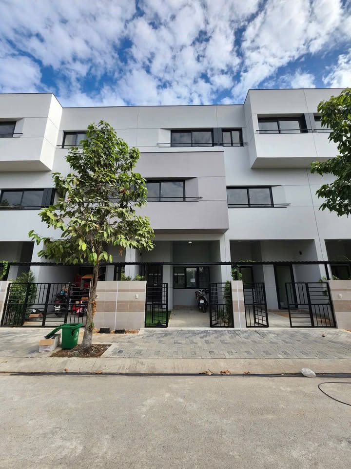 Townhouse 3 tầng Bình Chuẩn 76,5m² giá 4,3 tỷ - Hoàn công, an ninh 24/24!