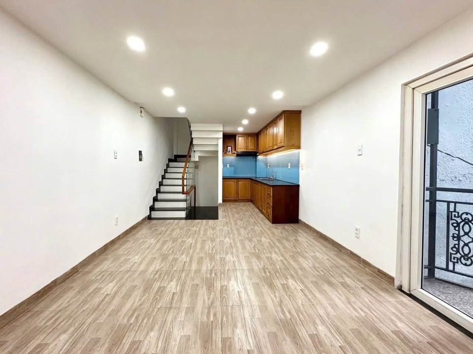 Nhà phố Huỳnh Văn Bánh, Phú Nhuận 27m² giá 6 tỷ - Ô tô vào tận cửa!
