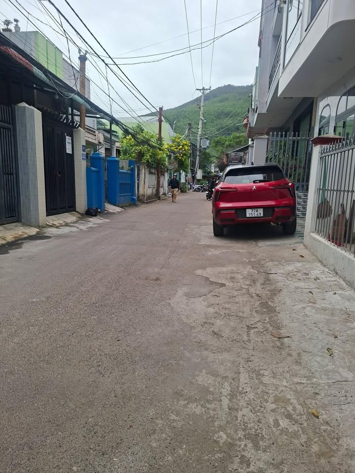 Nhà phố đẹp tại đường Tây Sơn, 53m² - Bán gấp, ô tô đậu trước cửa!