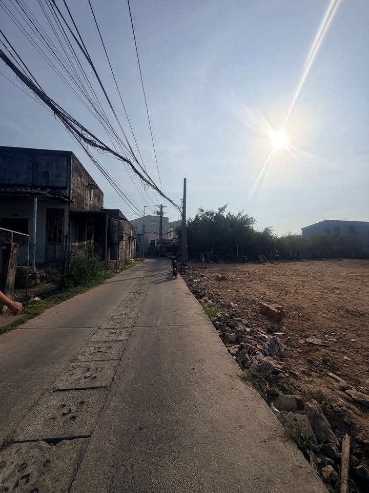 Đất nền ngay Nhà Thờ Phước Hưng - 140m² giá 2.2 tỷ - Vị trí đắc địa, cách biển chỉ 200m!