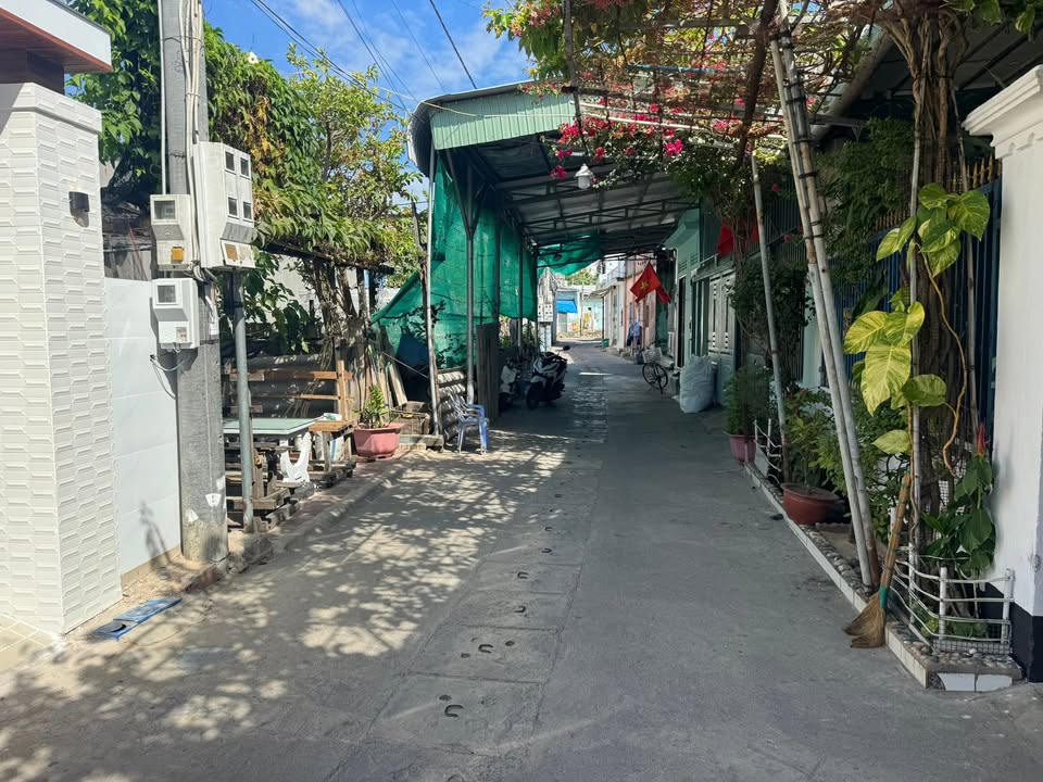 Nhà 1 trệt 1 lửng tại Long Hải 99m² giá 2.15 tỷ - Gần chợ và biển Dinh Cô!