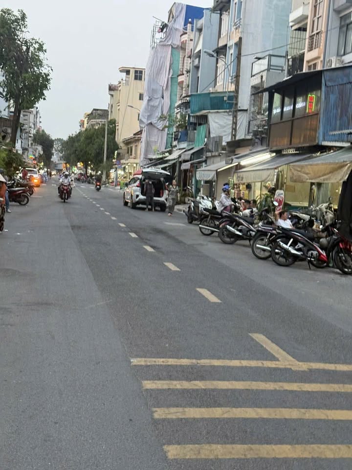 Mặt tiền kinh doanh Võ Văn Kiệt Quận 5 36m² giá 8.8 tỷ - Đầu tư sinh lời ngay!