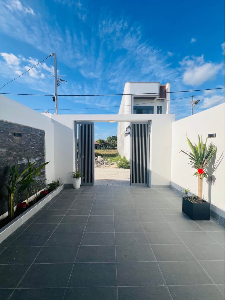 Nhà mới Phan Thiết 100m² giá 1.59 tỷ - Đón Tết sang trọng!