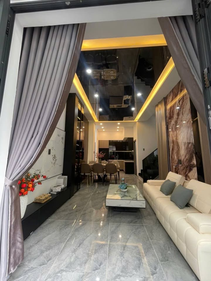 Nhà 2 tầng đường Trưng Nữ Vương, quận Hải Châu 70m² giá 5.3 tỷ - Chính chủ bán gấp!