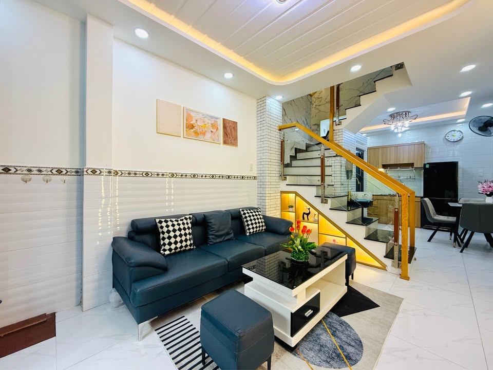 Nhà phố Gò Vấp 27m² giá 4.89 tỷ - Thiết kế sang trọng, sẵn sàng vào ở!