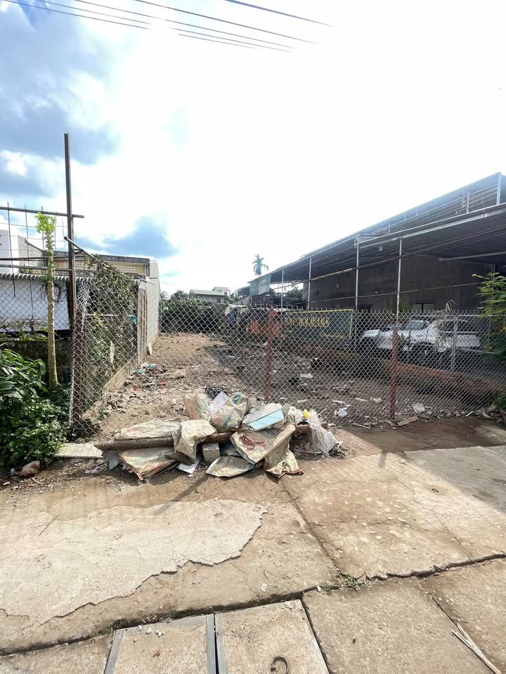 Đất hẻm Nguyễn Trãi, Quảng Ngãi 216m² giá 2.1 tỷ - Khu dân cư đông đúc!