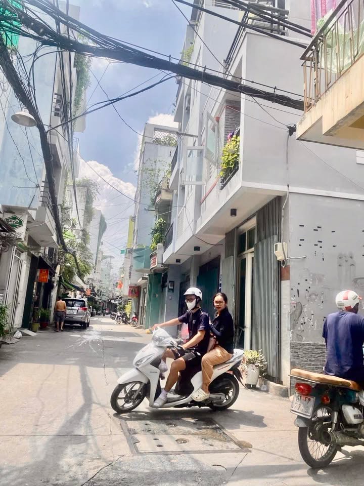 Nhà Phú Nhuận 25.2m² giá 4.05 tỷ - Nở hậu, ô tô vào tận nhà!