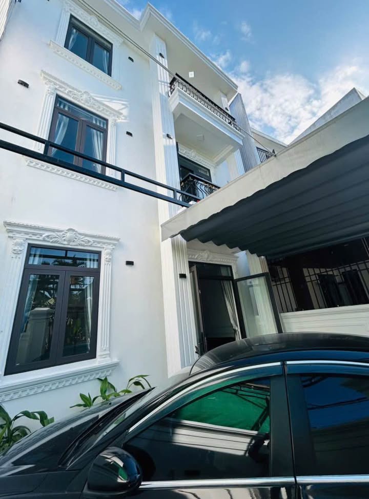 Nhà 3 tầng Phú Thượng, TP Huế 98m² giá 3.25 tỷ - Sân đậu ô tô rộng rãi!