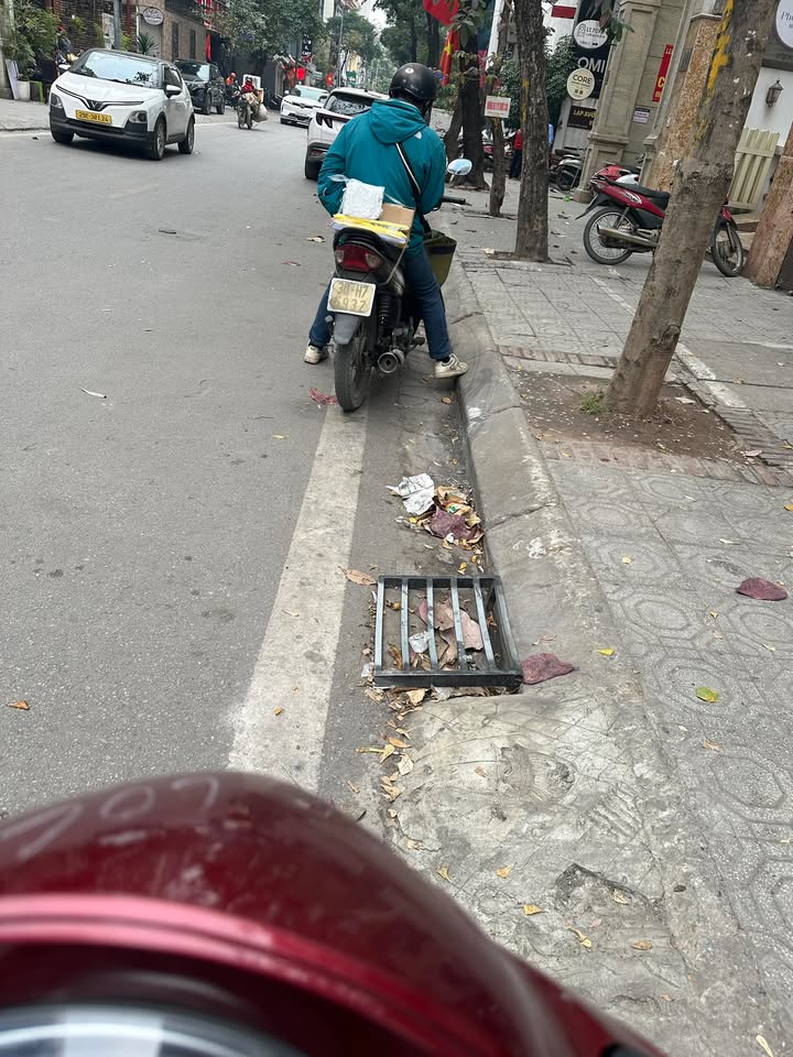 Nhà mặt phố Linh Lang Ba Đình 42m² giá 36 tỷ - Có thang máy, ô tô vào tận nhà!