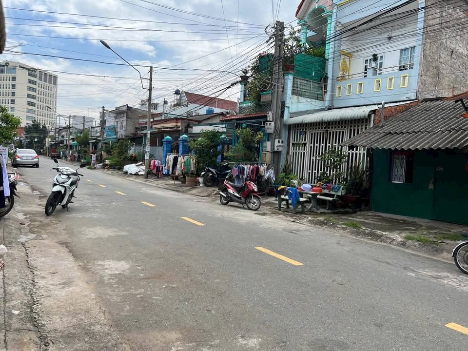 Nhà bán ngay Vietcombank Bến Lức 108m² giá 3.3 tỷ - Tiềm năng đầu tư lớn!