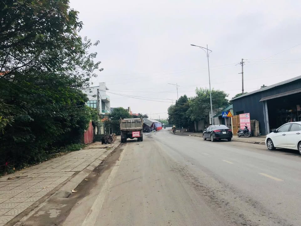 Đất nền Khu 2, Phường Sông Lô, TP Việt Trì 90m² giá 3,3 tỷ - Đường ô tô thuận tiện!