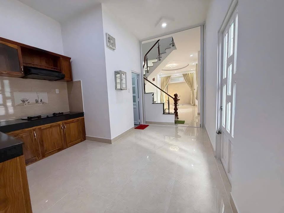 Nhà riêng Quận 9 gần Vincom Lê Văn Việt 60m² giá 6.5 tỷ - Tiện ích đầy đủ!