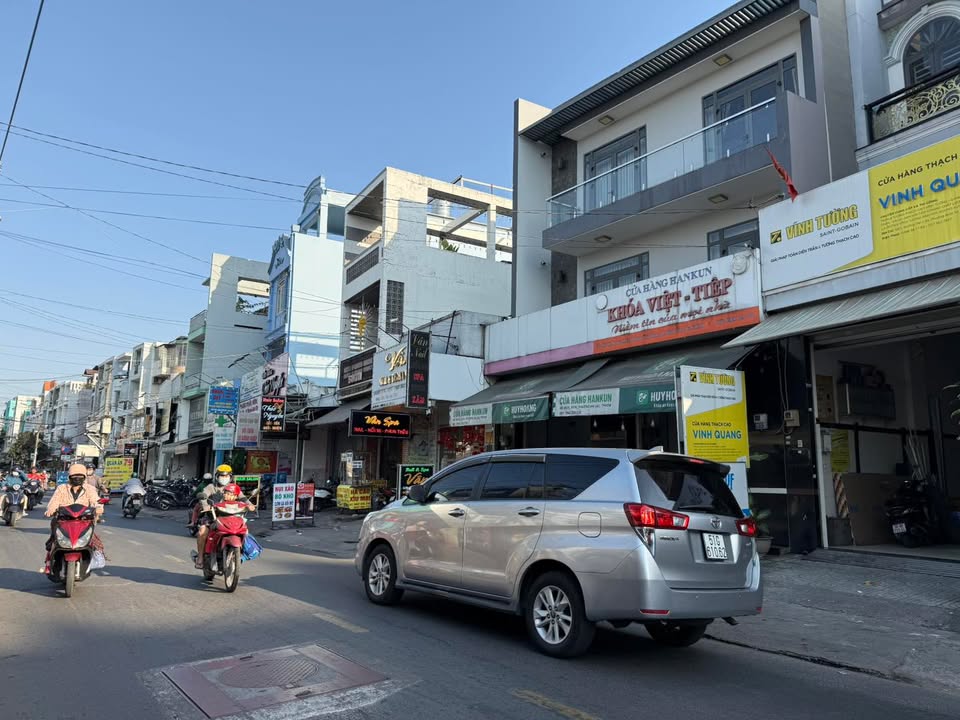Bán nhà mặt tiền đường Tên Lửa, quận Bình Tân, 103m² giá 12 tỷ - Kinh doanh sầm uất!