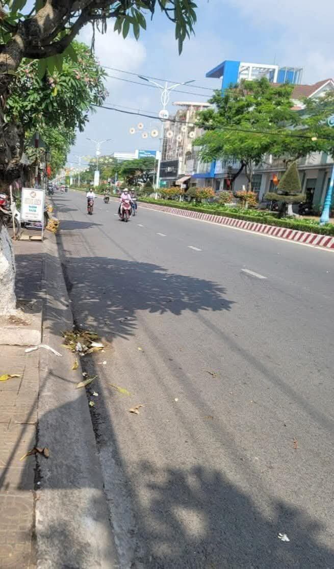 Nhà mặt tiền đường Hùng Vương, Sa Đéc 243m² giá 15 tỷ - Kinh doanh sầm uất!