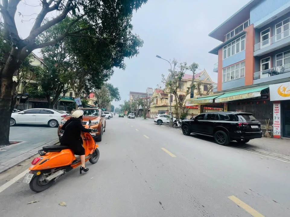 Nhà mặt tiền đường Lê Hoàn, Phường Vinh Tân, 162.5m² giá 24 tỷ - Vị trí đắc địa cho kinh doanh!