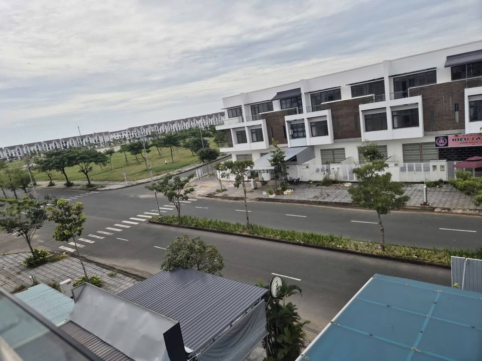 Nhà phố Tây Bắc Quận 9 110m² giá 4.2 tỷ - Đầu tư sinh lời, vào ở ngay!