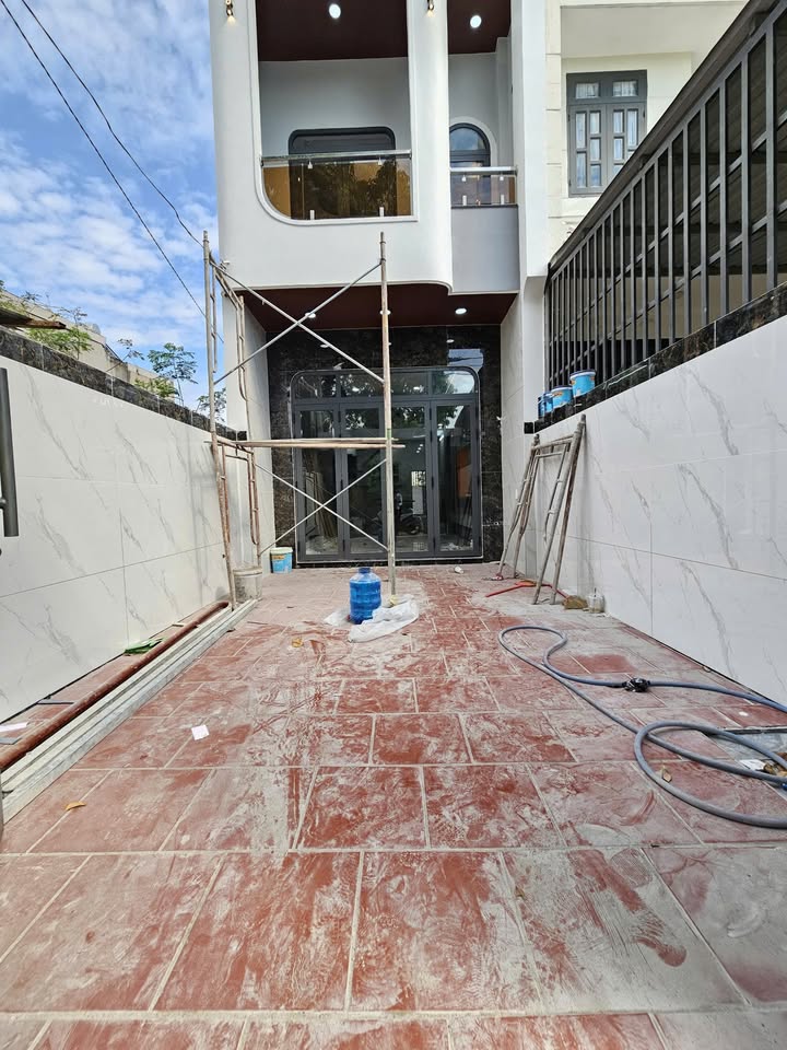 Nhà mới hoàn thiện 94m² tại KDC Tứ Hải, Dĩ An chỉ 4.45 tỷ - Sẵn sàng vào ở!