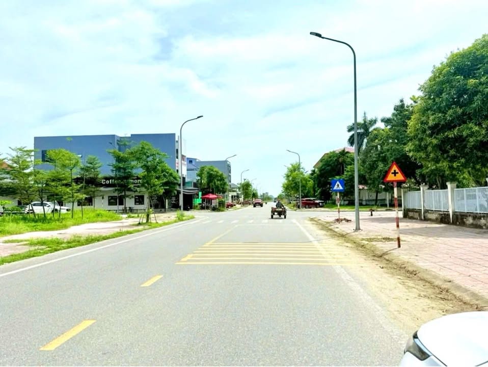 Bán lô đất kinh doanh mặt tiền đường Lê Bình, Hà Tĩnh - Diện tích 225m², giá thỏa thuận!