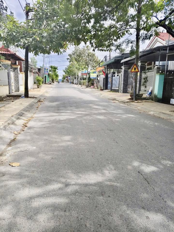 Nhà mặt đường Nguyễn Huệ, khu phố 3, Ninh Sơn 125m² - Sẵn sàng dọn vào ở!