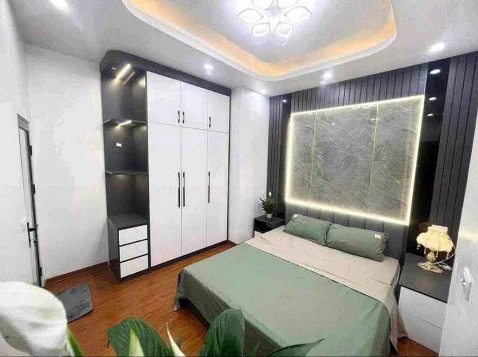 Nhà phố Khâm Thiên 22m² giá 5 tỷ - Sổ đỏ chính chủ, mặt tiền rộng 4.5m!