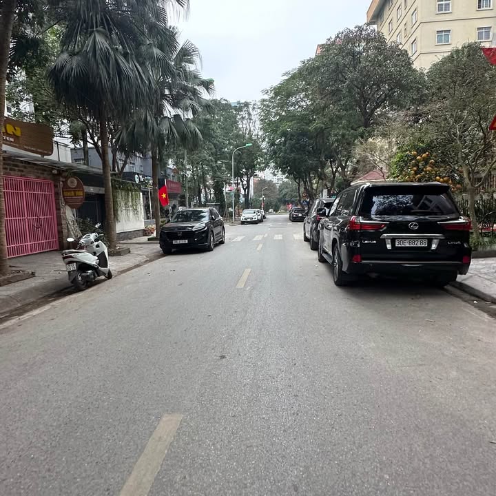 Bán nhà Phú Diễn 150m² giá 30 tỷ - Mặt tiền 8m, ô tô tránh!