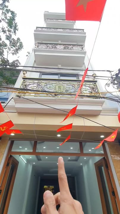 FrontHouse 50m² Cổ Linh Long Biên giá 9 tỷ - Nhà đẹp, thang máy sẵn sàng ở ngay!