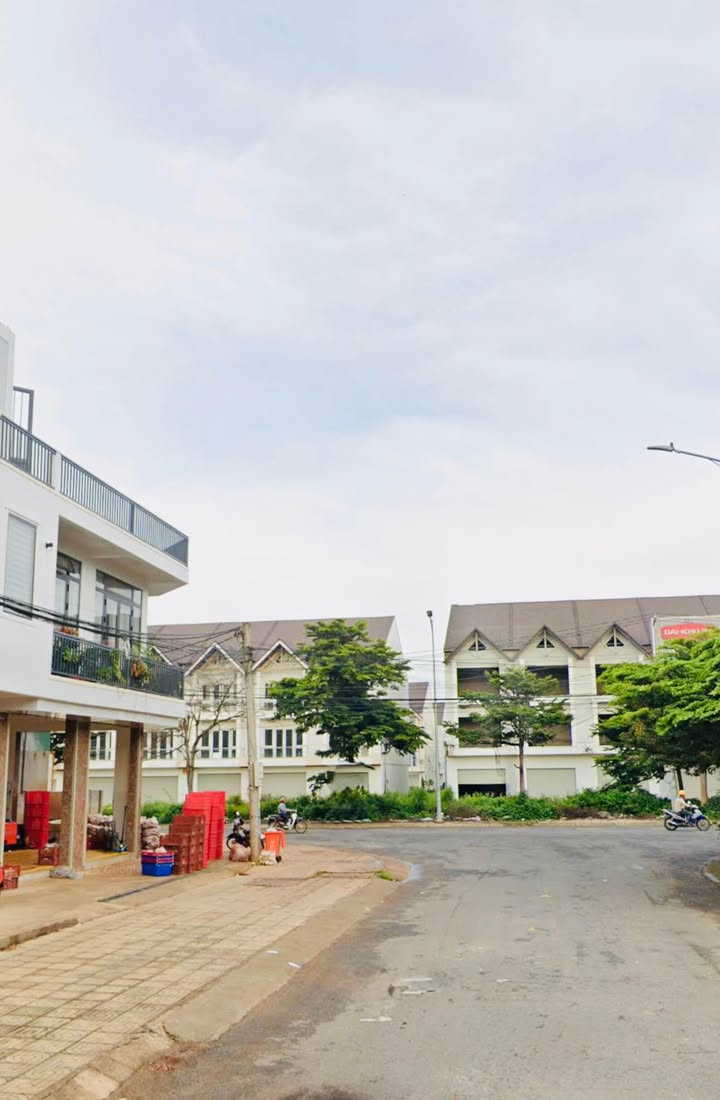 Bán gấp FrontHouse mặt tiền Lạc Long Quân, Đức Trọng, 125m² - Đầu tư kinh doanh lý tưởng!