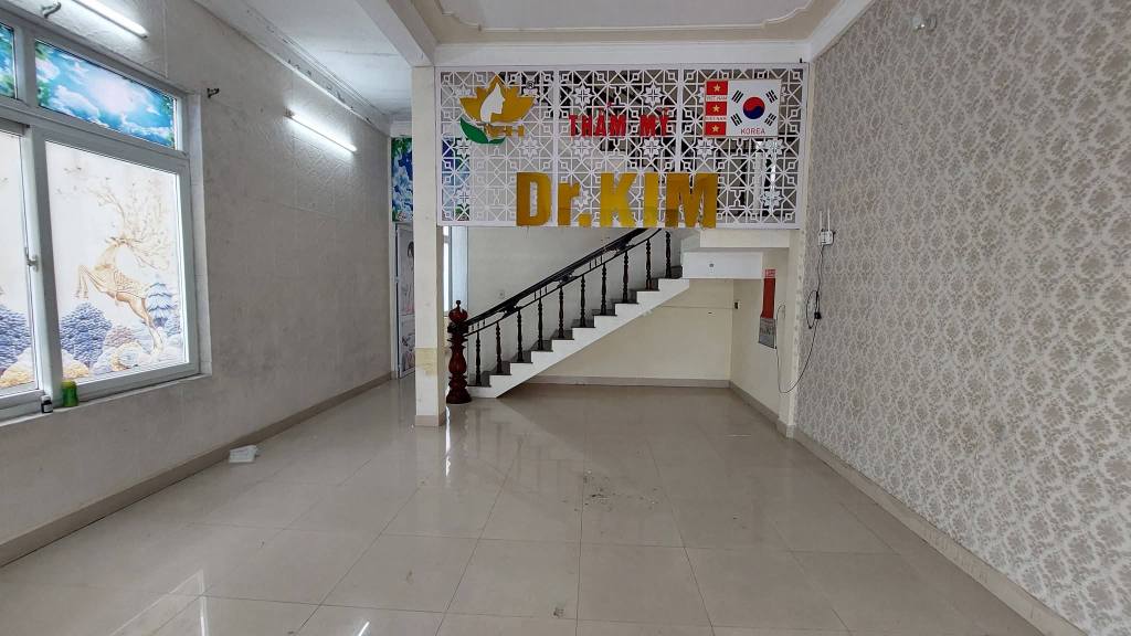 Cho thuê nhà 2 tầng mặt tiền Lê Thành Đồng, Đồng Hới - 110m², kinh doanh/ở ngay