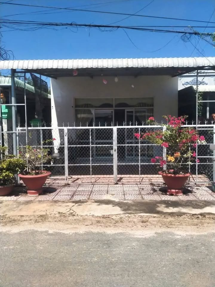 Nhà khu phố 6 Thị Trấn Tân Biên 260m² giá 780 triệu - Đường nhựa dân cư đông đúc!