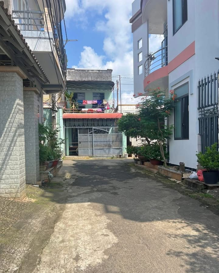 Nhà riêng Long Khánh 63m² giá 1.8 tỷ - Vị trí trung tâm thuận lợi!