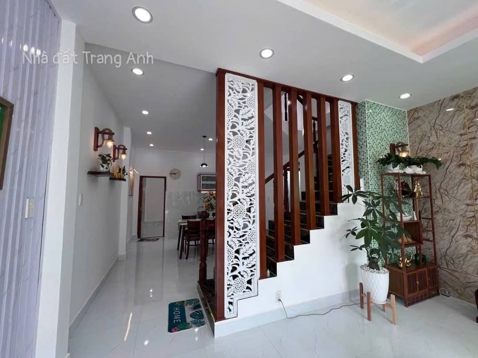 Nhà góc 2 mặt tiền đẹp tại Ngã 3 Tân Kim, 80m² giá 2.99 tỷ - Sổ hồng riêng!