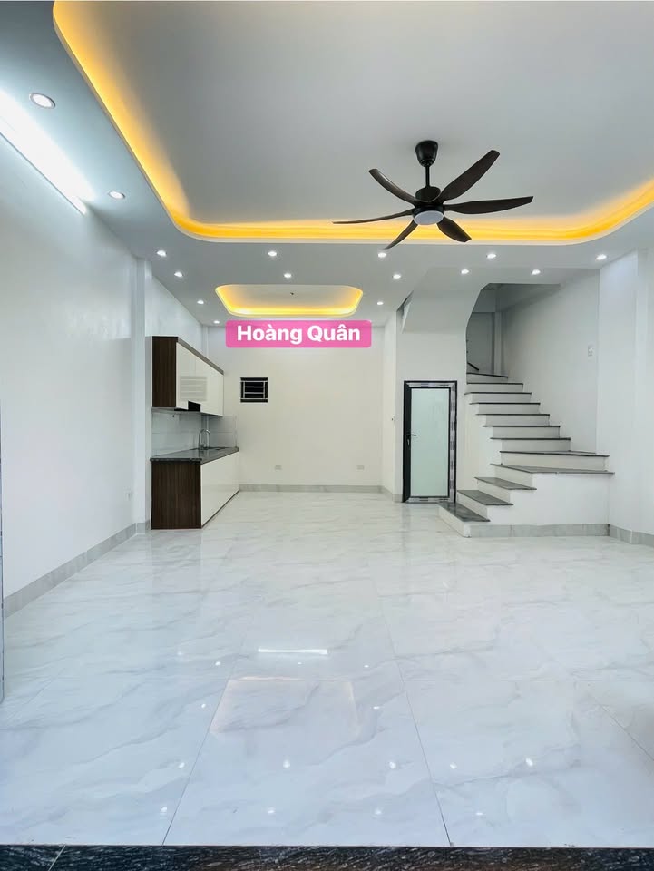 Nhà 3 Tầng Phường Hoàng Diệu, Thái Bình - 1.8 Tỷ, Cạnh Chợ, Sẵn Ở