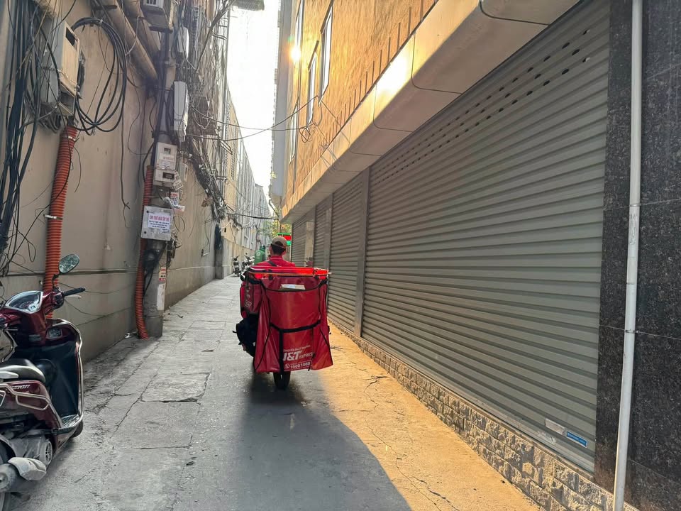 Nhà mặt phố Hoàng Quốc Việt 80m² giá 35 tỷ - Kinh doanh đỉnh cao!