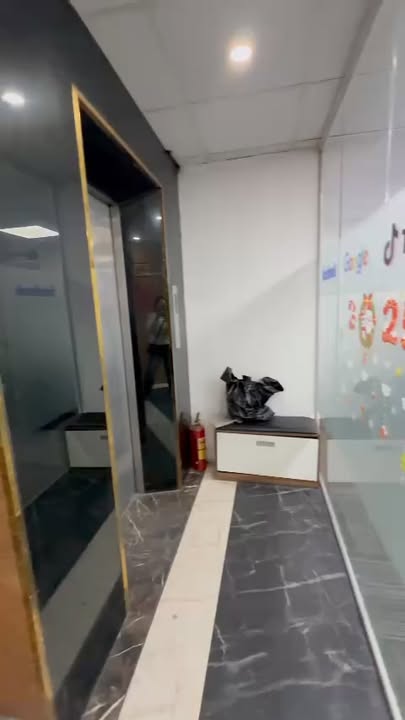 Cho thuê sàn văn phòng Đường Lê Đức Thọ 85m² - Full nội thất, bảo vệ 24/7!