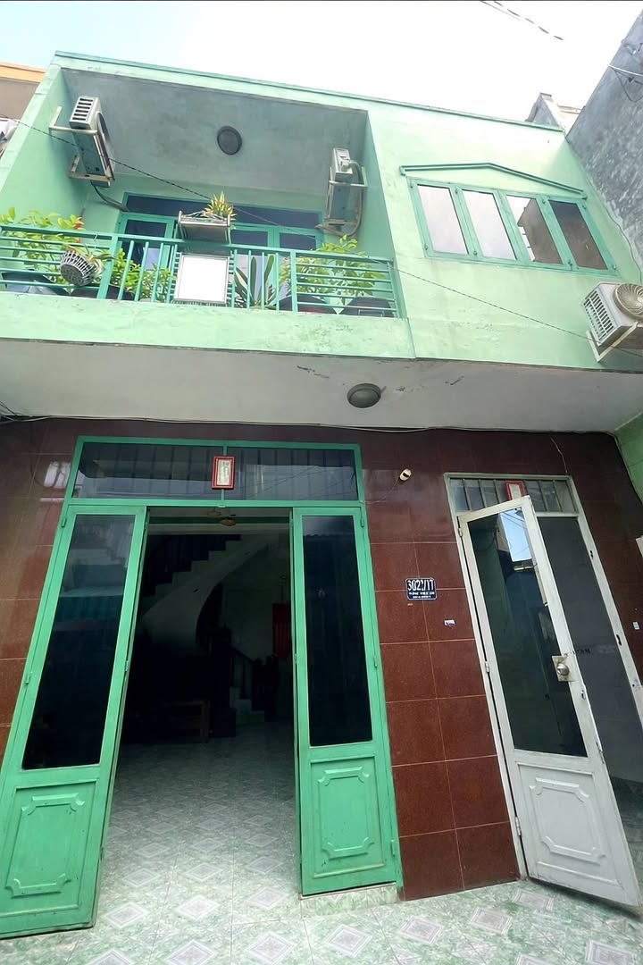Nhà 2 tầng Quận Tân Phú 70m² giá 7 tỷ - Chính chủ bán gấp!