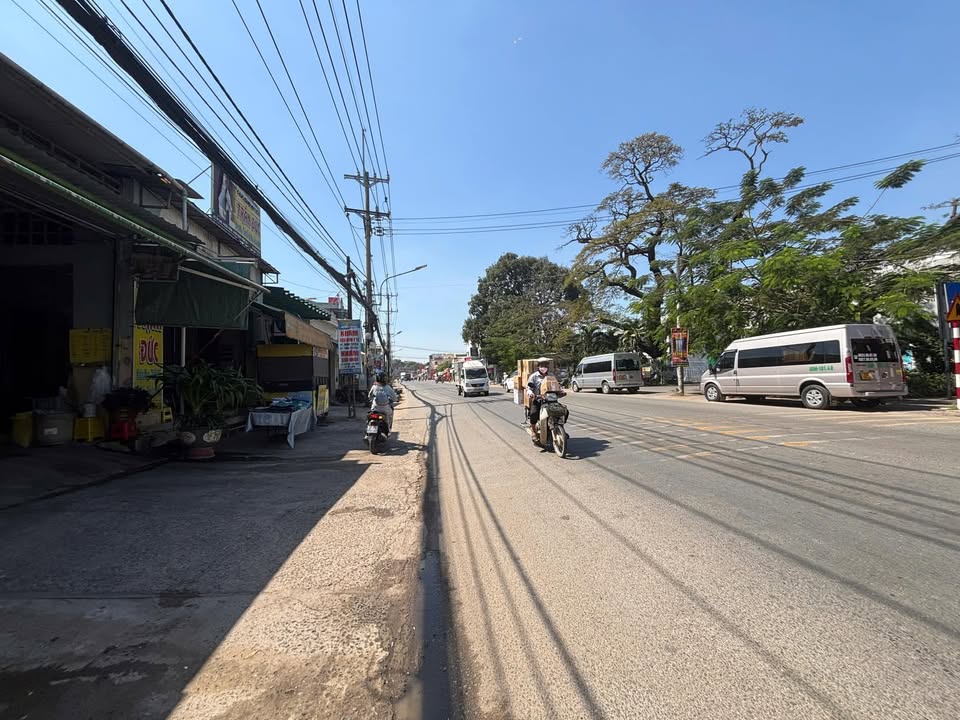 Nhà liền kề mặt tiền Lý Thái Tổ, Nhơn Trạch 460m² giá 31.2 tỷ - Kinh doanh sầm uất!