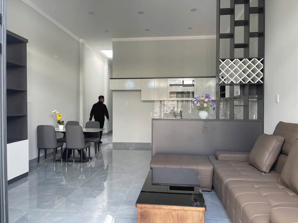 Nhà đẹp tại Hẻm Bùi Dự, Pleiku 90m² giá 1.65 tỷ - Sẵn sàng vào ở ngay!