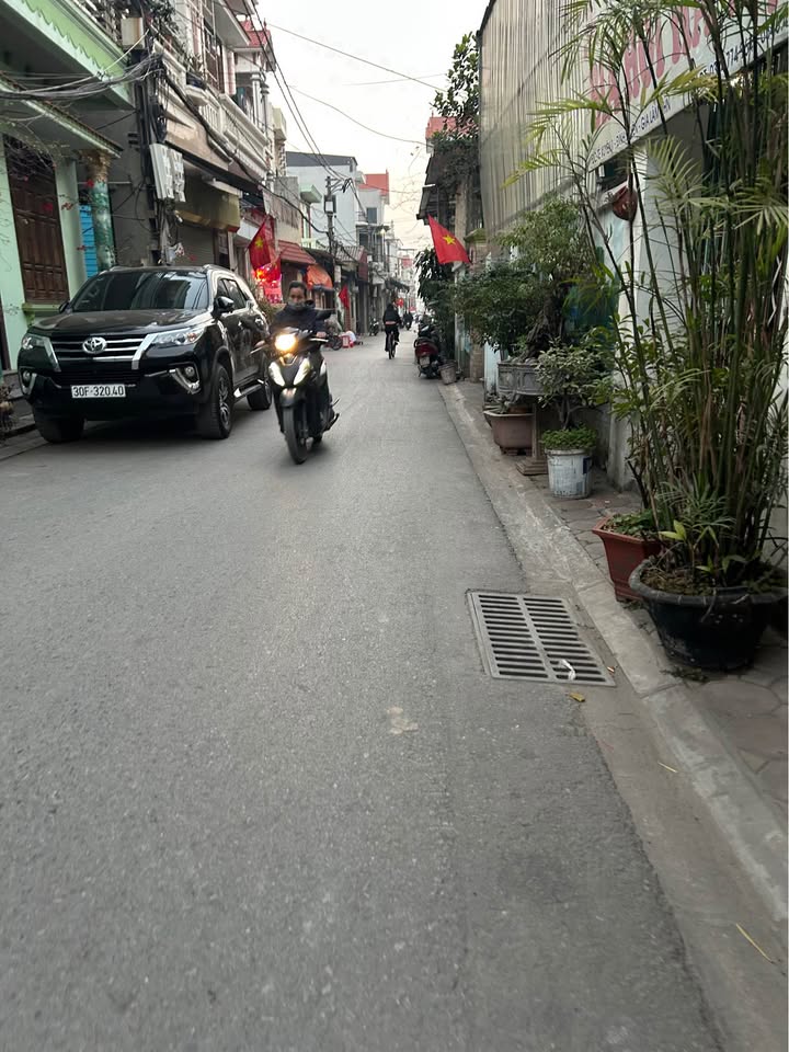 Đất nền 62m² Thị trấn Yên Viên giá chỉ 5 tỷ - Vị trí đắc địa gần chợ!