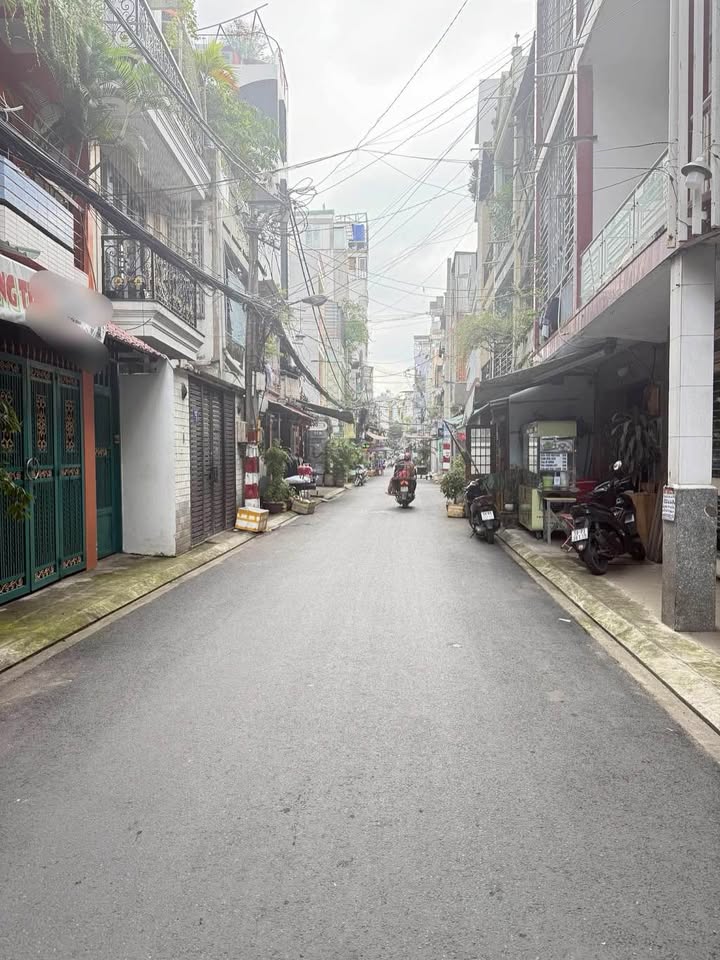 Nhà mặt tiền đường Phạm Văn Hai, Tân Bình, 35m² giá 9.2 tỷ - Kinh doanh tuyệt vời!