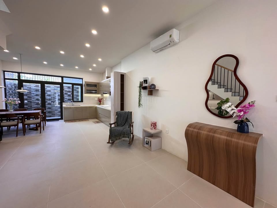 Nhà Đẹp 3 Tầng Đối Diện Sân Bóng An Khánh, 100m² Giá 9.7 Tỷ - Thiết Kế Hiện Đại