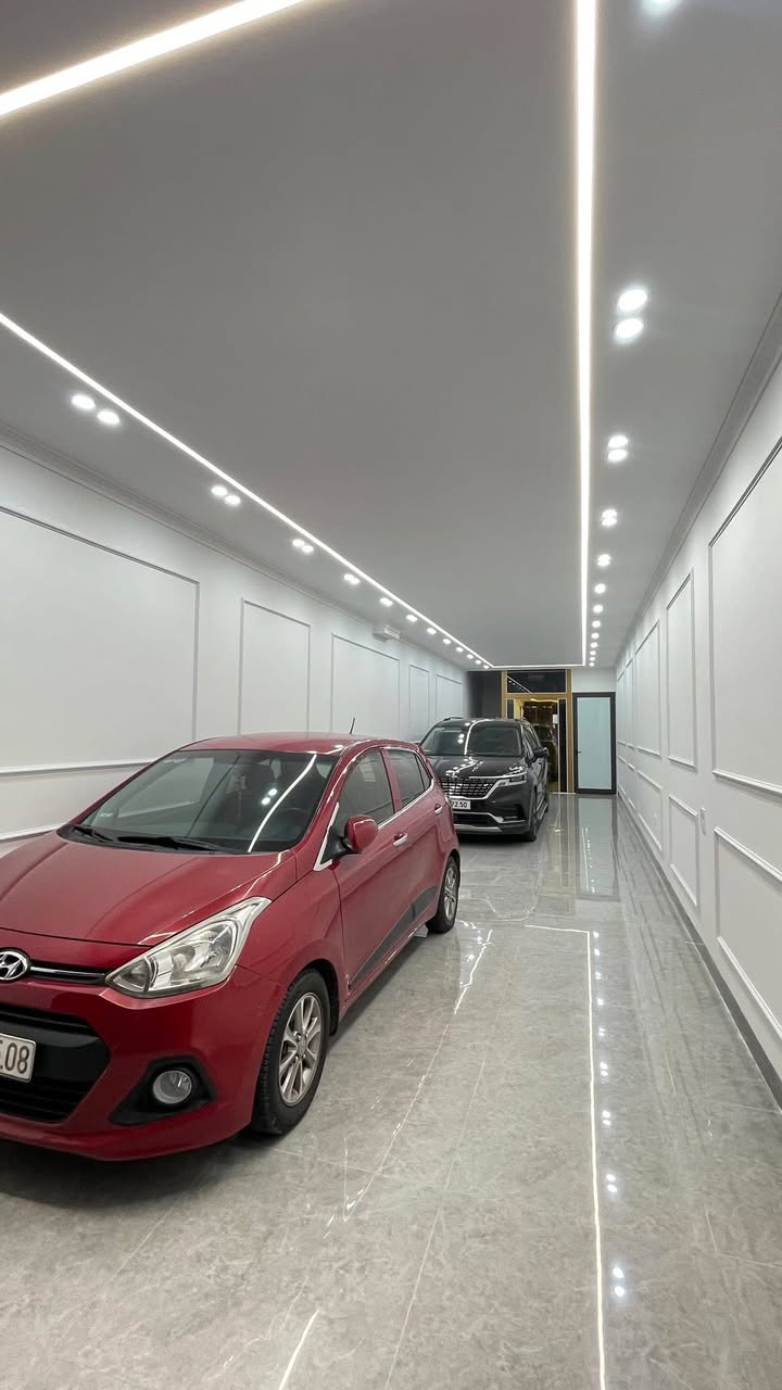 Nhà phố Nguyễn Văn Cừ 80m² giá 24 tỷ - Gara 3 ô tô, Full nội thất cao cấp!