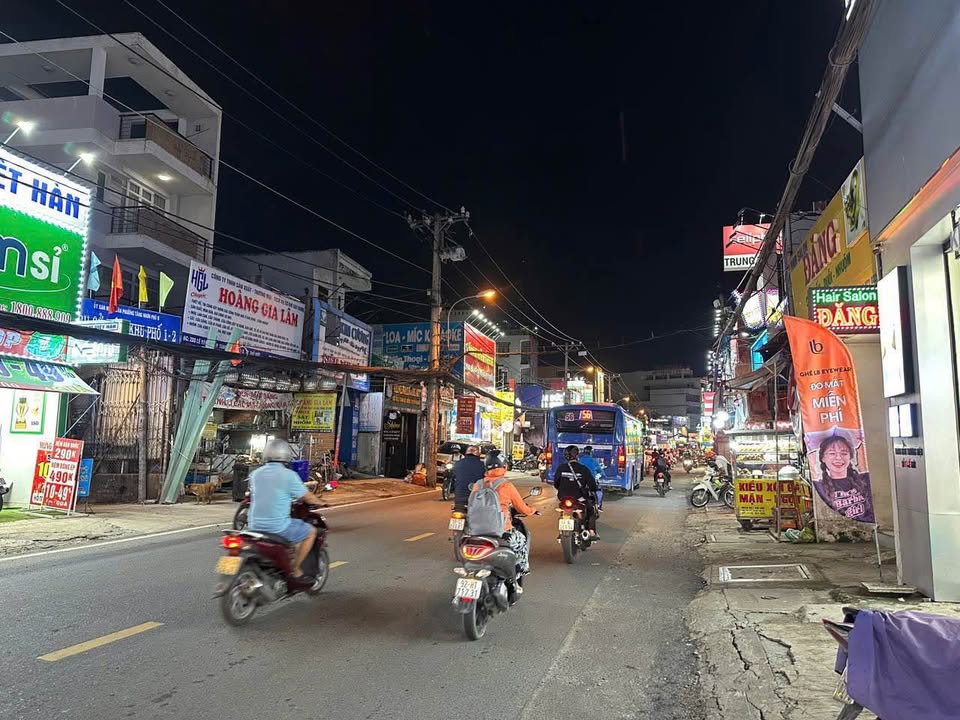 Mặt Tiền Lê Văn Việt, Quận 9 - 328m², 7 Tầng, 61 Tỷ, Dòng Tiền 100 Triệu/Tháng