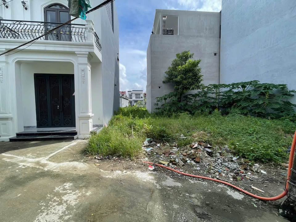 Đất nền Phường Nam Sơn 63m² giá 2 tỷ - Sổ đỏ chính chủ, tiện ích vô vàn!