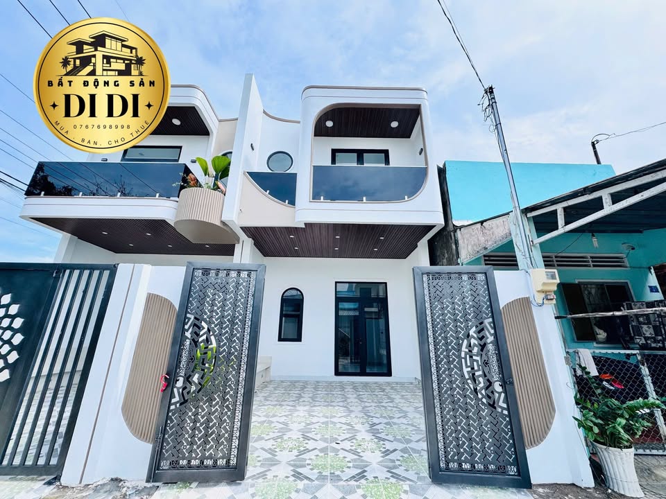 Nhà mặt tiền đường Phan Văn Trường, Rạch Giá 100m² giá 2 tỷ - Thương lượng ngay!