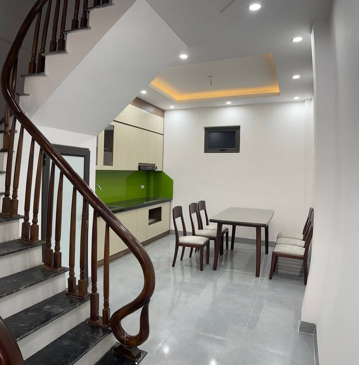 Nhà mới xây Phường Thượng Cát 45m² giá 7.7 tỷ - Đón ánh sáng tự nhiên!