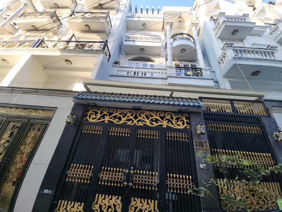 Nhà phố Gò Vấp 100m² giá 16 tỷ - Đối diện Emart, sẵn sàng đầu tư!